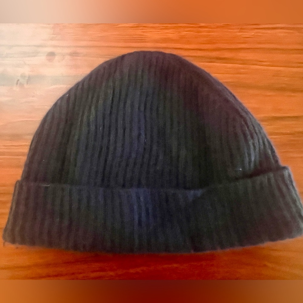 Cashmere wool beanie hat. Navy blue.